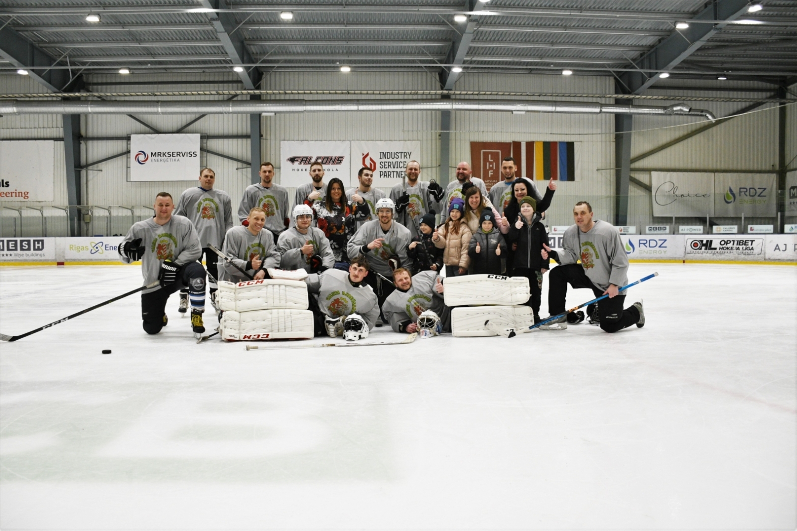 FOTO: VRS hokeja komanda piedalās operatīvo dienestu hokeja turnīrā “Operatīvo dienestu kauss”