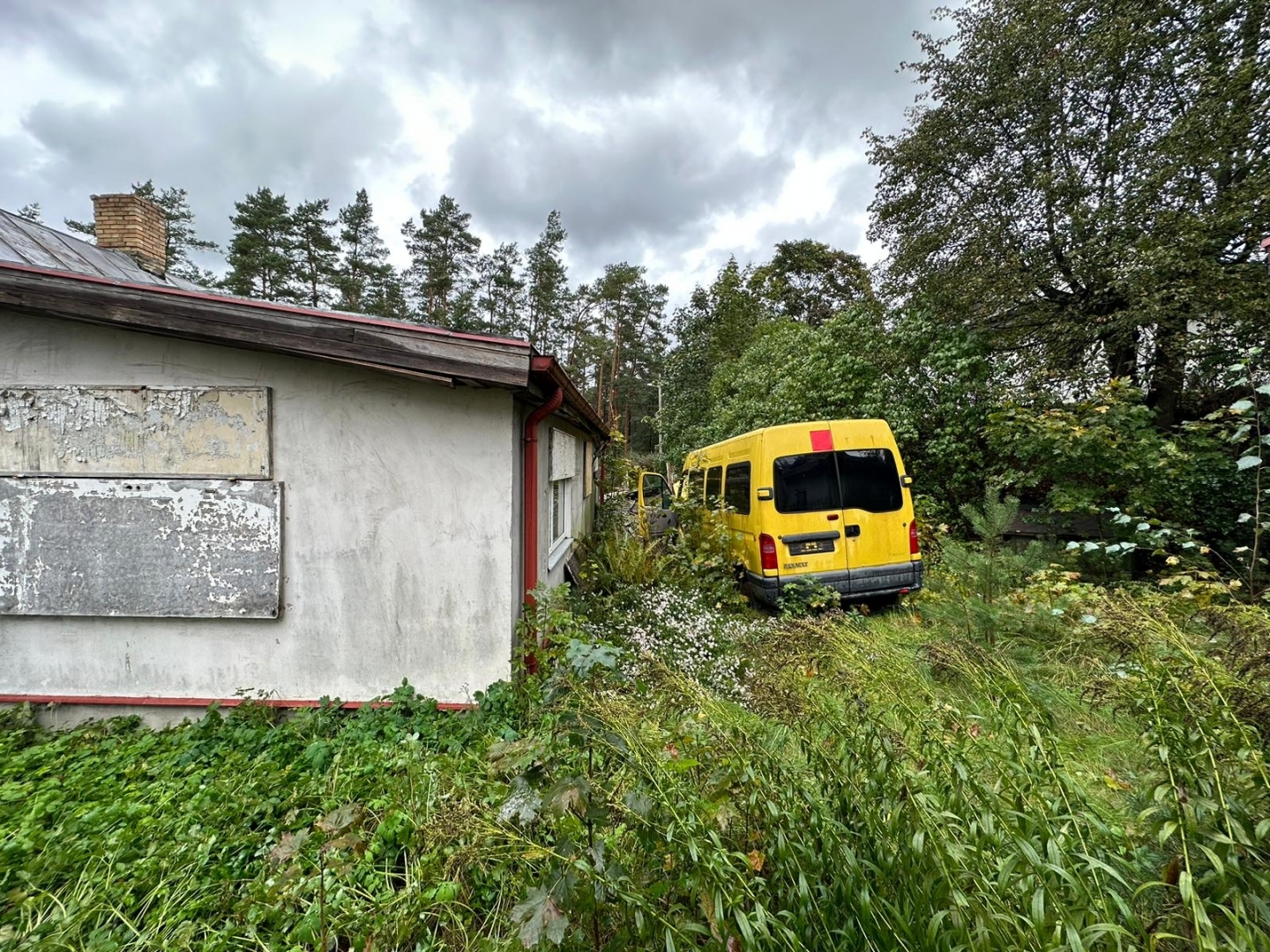 FOTO: Māja, kurā uzturējās nelegālie migranti 