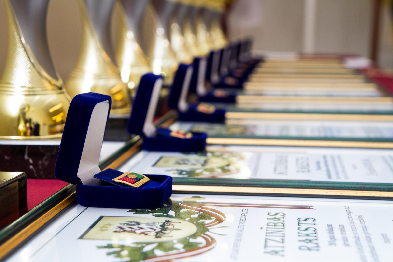 FOTO: Atskaites sanāksme