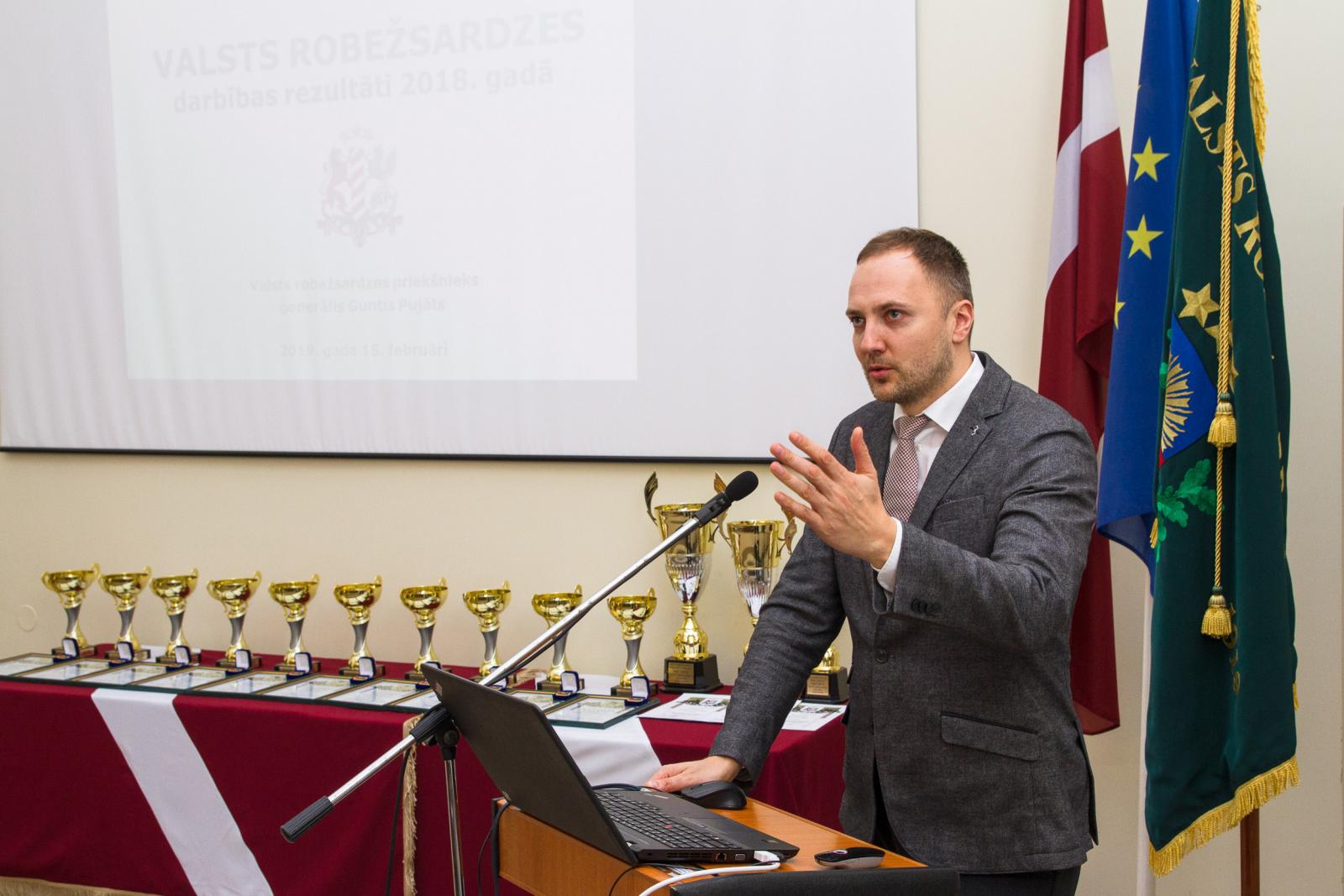 FOTO: Atskaites sanāksme