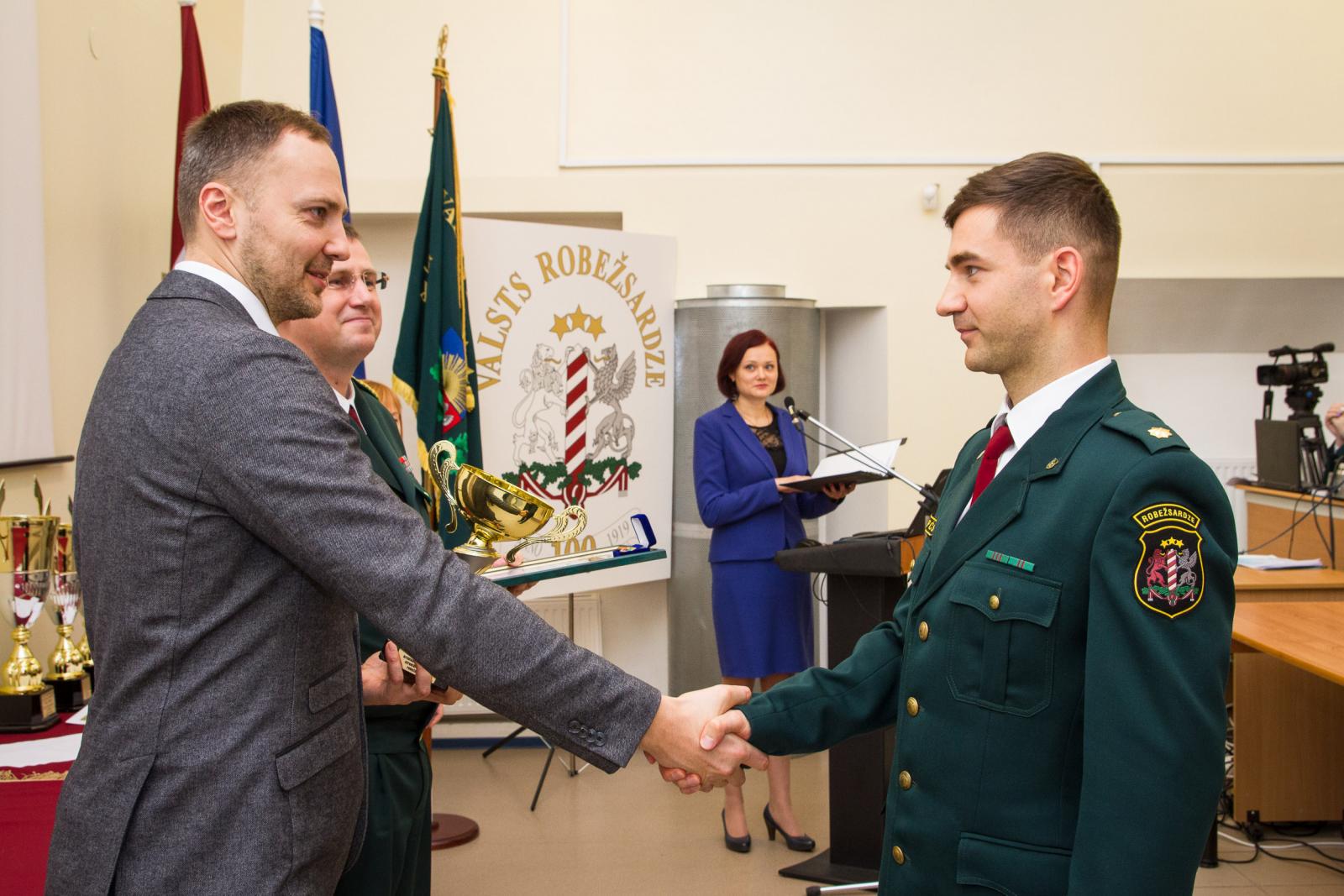 FOTO: Atskaites sanāksme