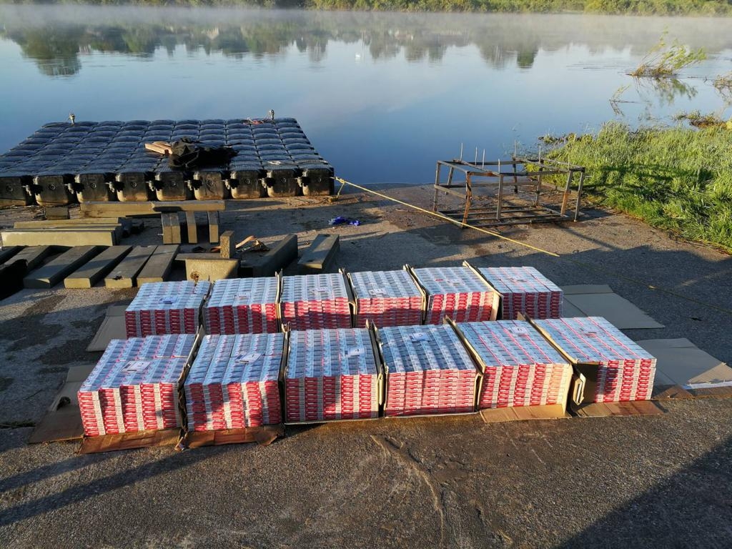 FOTO: Kontrabandas cigaretes