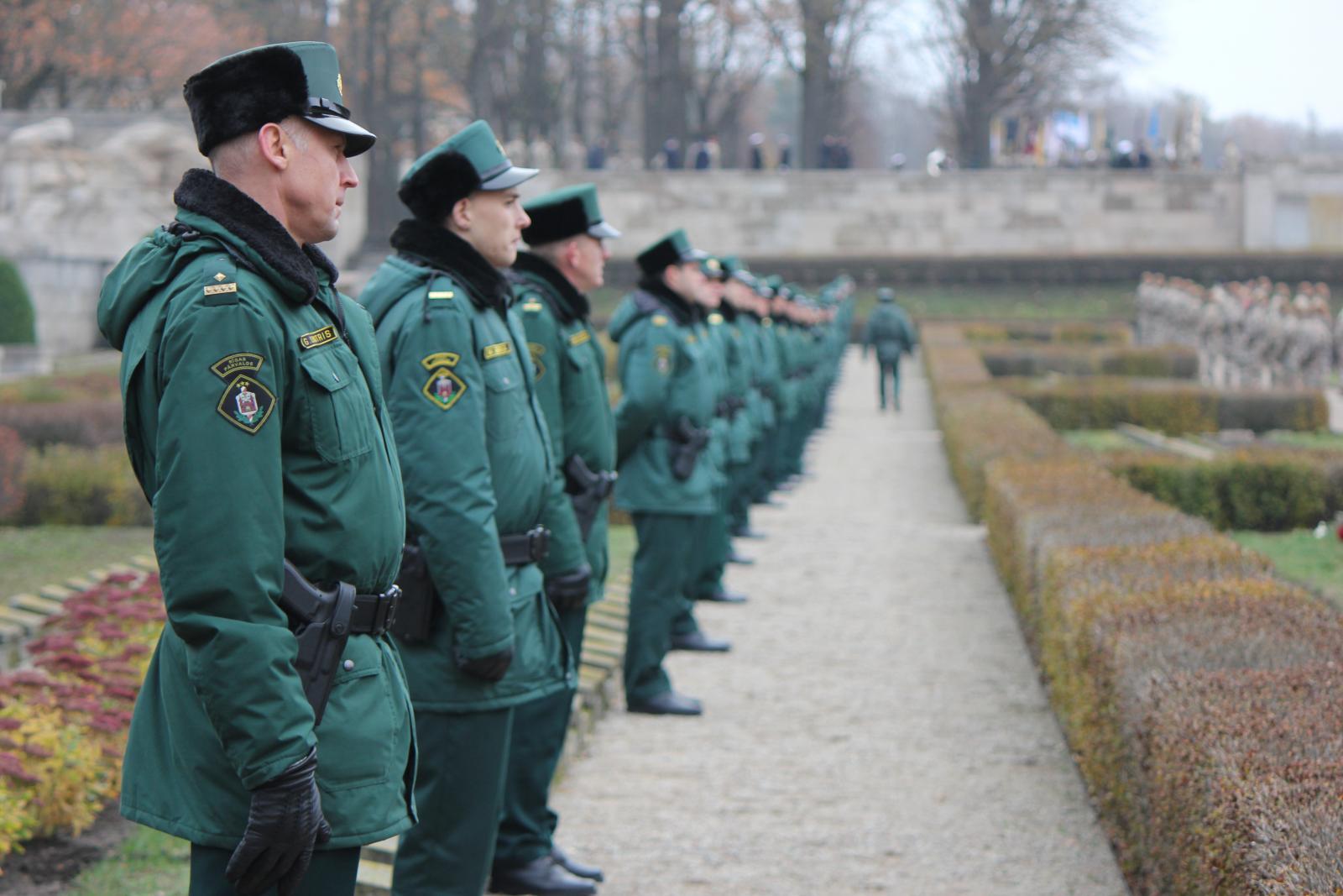 Foto: 11.novembrī, godinot Latvijas brīvības cīnītājus un karavīrus, visā Latvijā atzīmē Lāčplēša dienu.