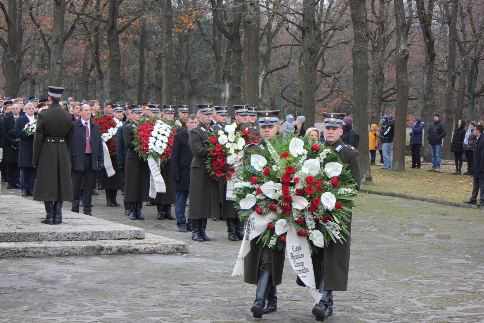Foto: 11.novembrī, godinot Latvijas brīvības cīnītājus un karavīrus, visā Latvijā atzīmē Lāčplēša dienu.