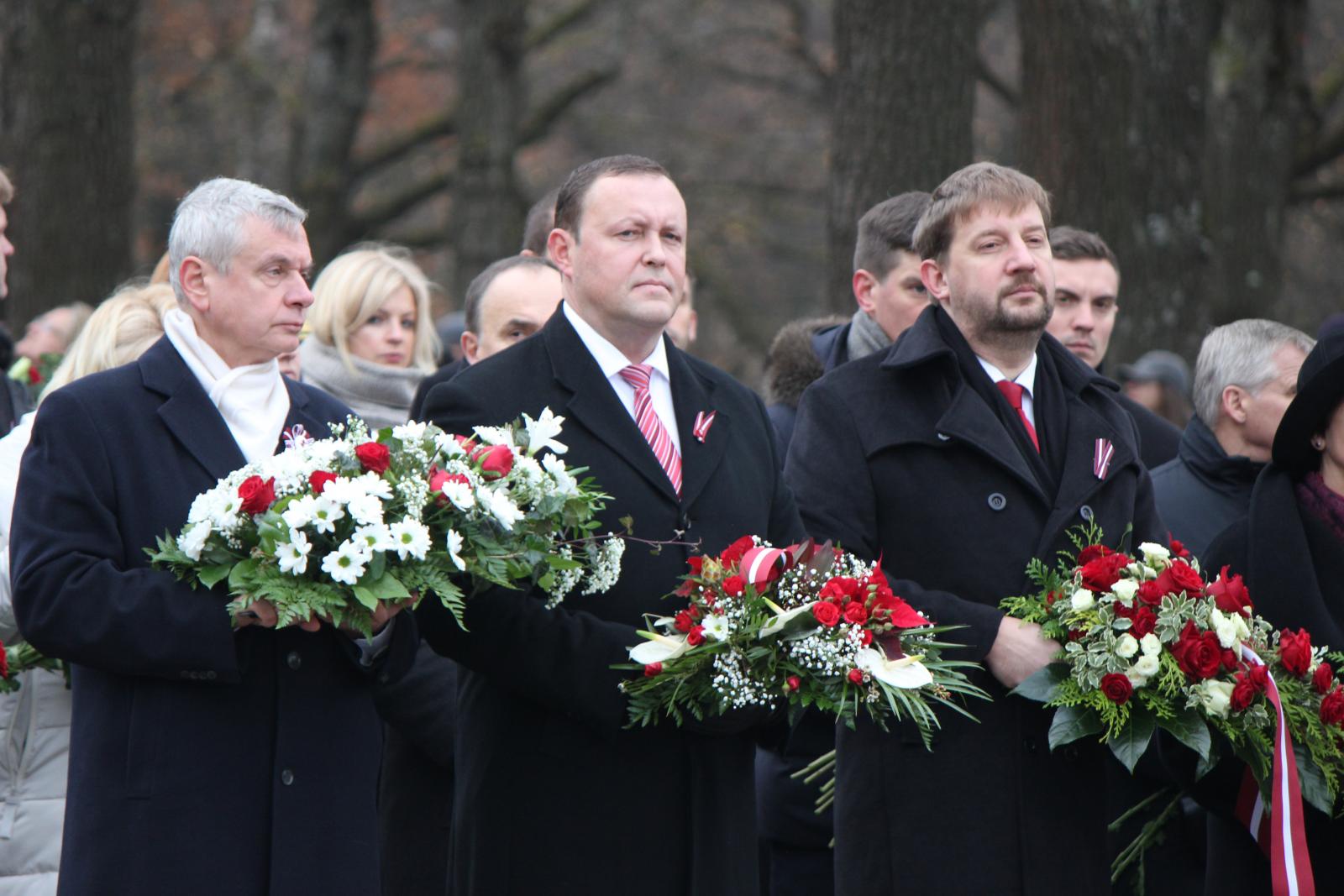 Foto: 11.novembrī, godinot Latvijas brīvības cīnītājus un karavīrus, visā Latvijā atzīmē Lāčplēša dienu.