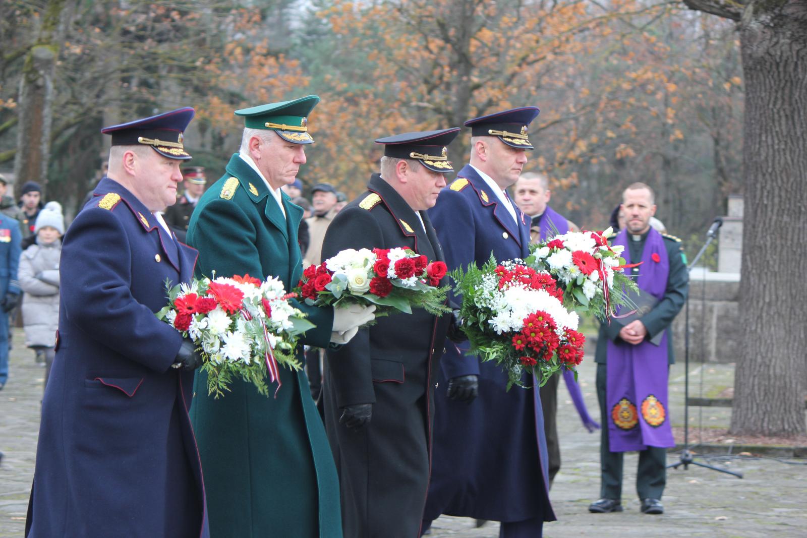 Foto: 11.novembrī, godinot Latvijas brīvības cīnītājus un karavīrus, visā Latvijā atzīmē Lāčplēša dienu.