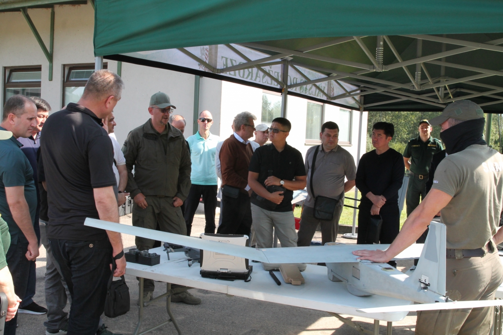 FOTO: Bomca dalībnieki apmeklē Opoļu robežapsardzības nodaļu