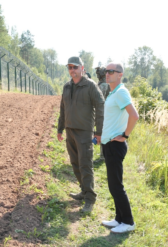 FOTO: Bomca  dalībnieki apmeklē robežu