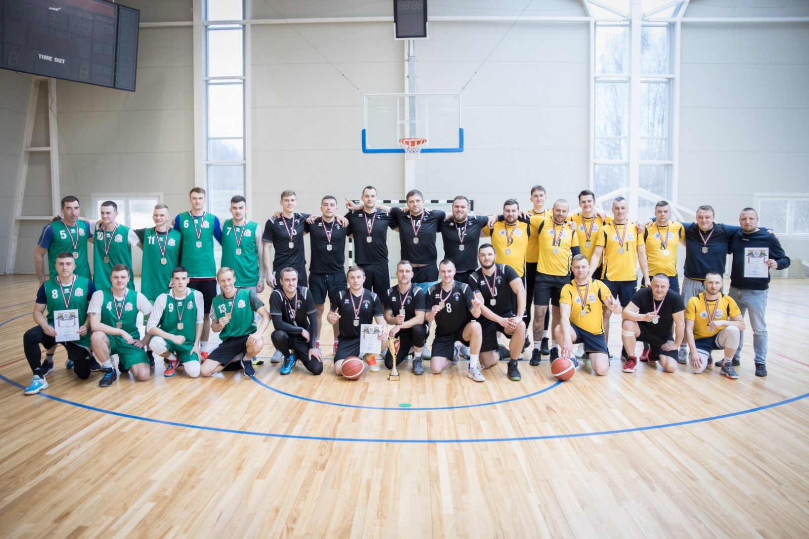 FOTO: Robežsargi spēlē basketbolu