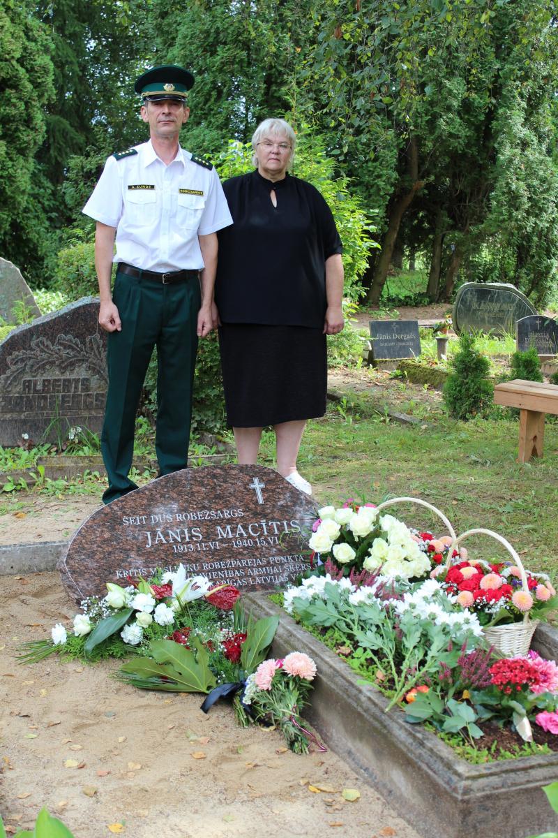 FOTO: Piemiņas pasākums Elku kapos