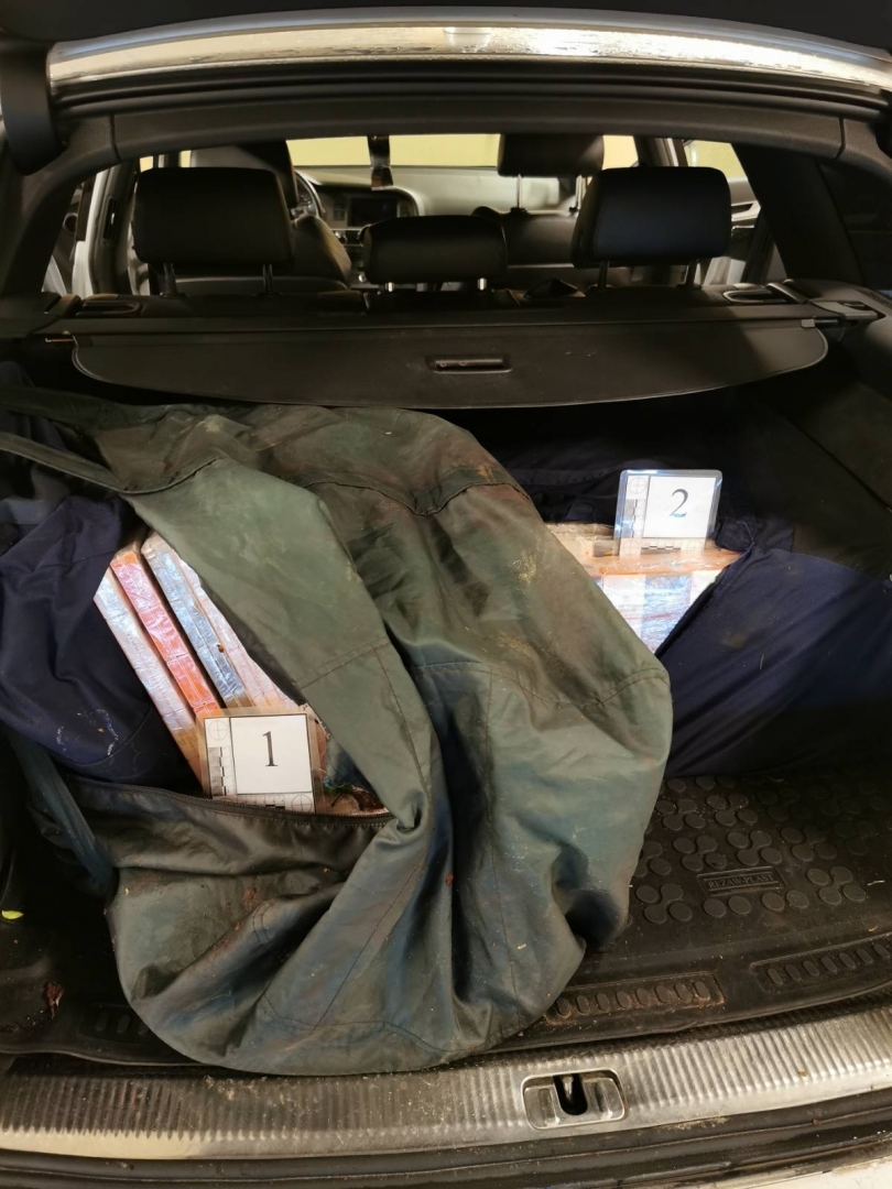 Robežsargi izņem 45 000 kontrabandas cigarešu