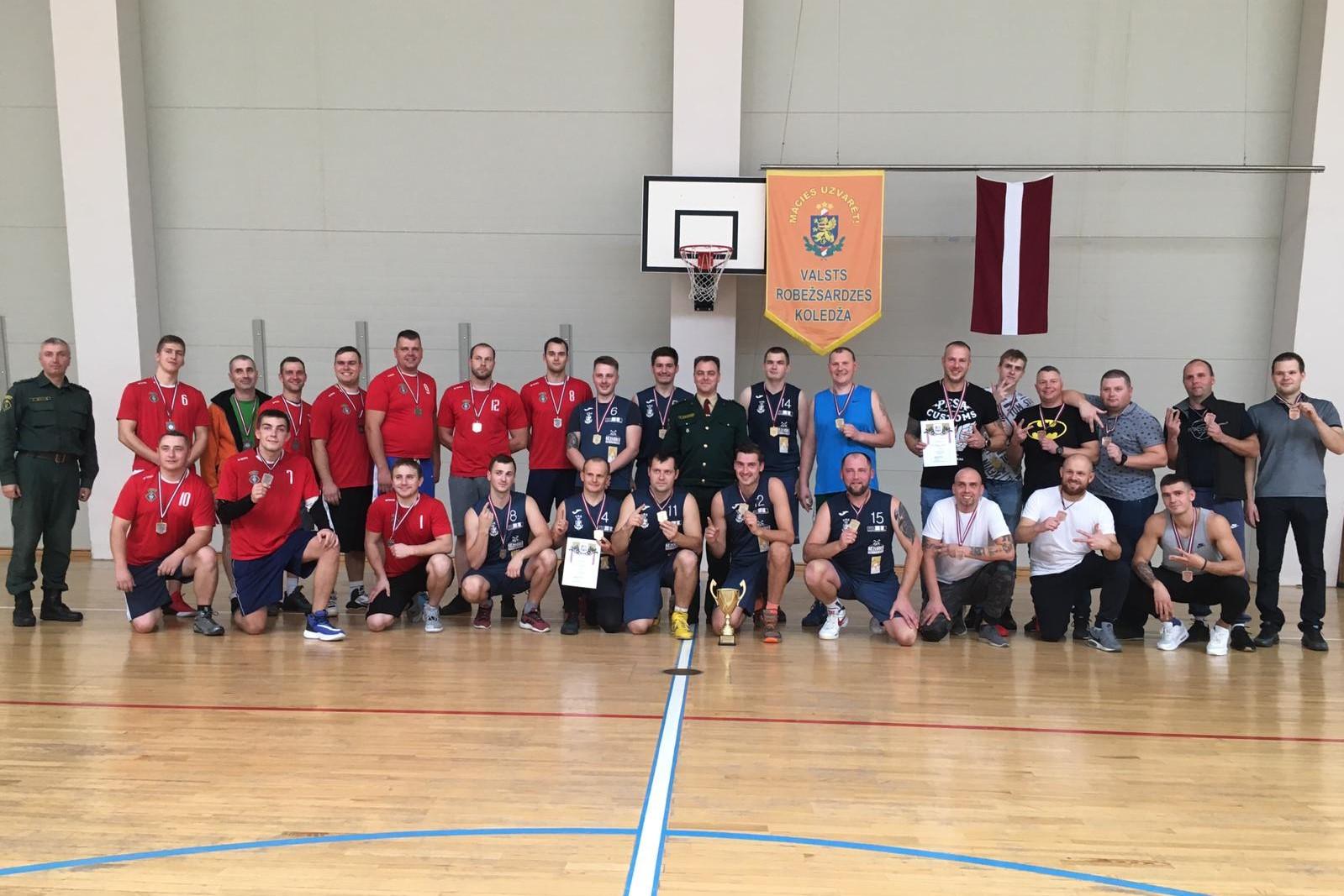 FOTO: VRS basketbola komandu kopbilde