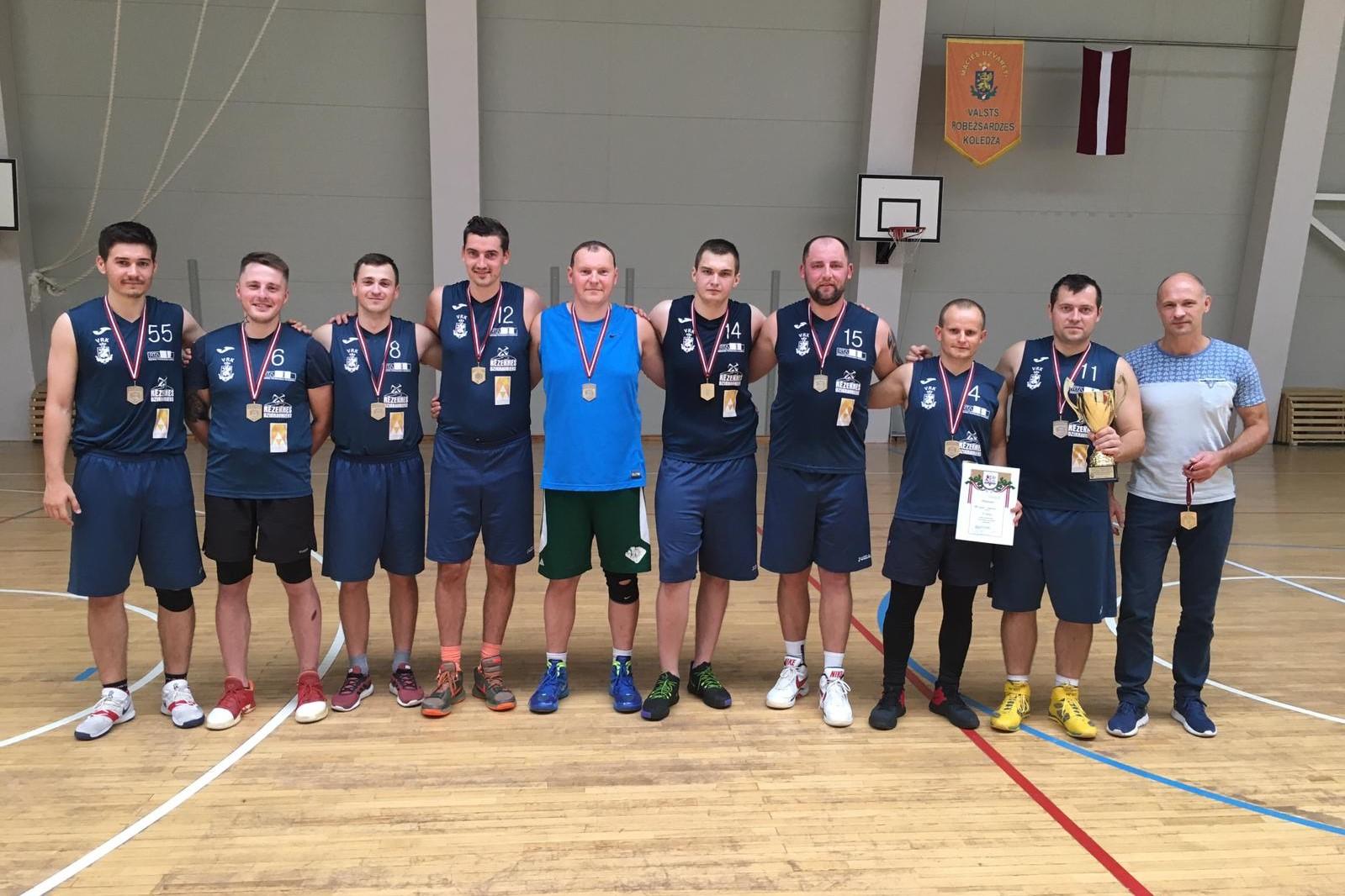 FOTO: VRS basketbola komandu kopbilde