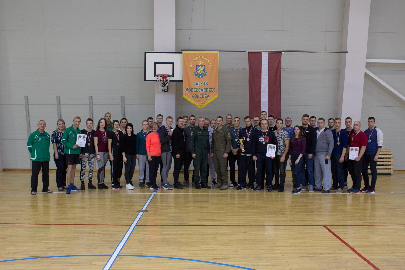 Sacensības tuvcīņā