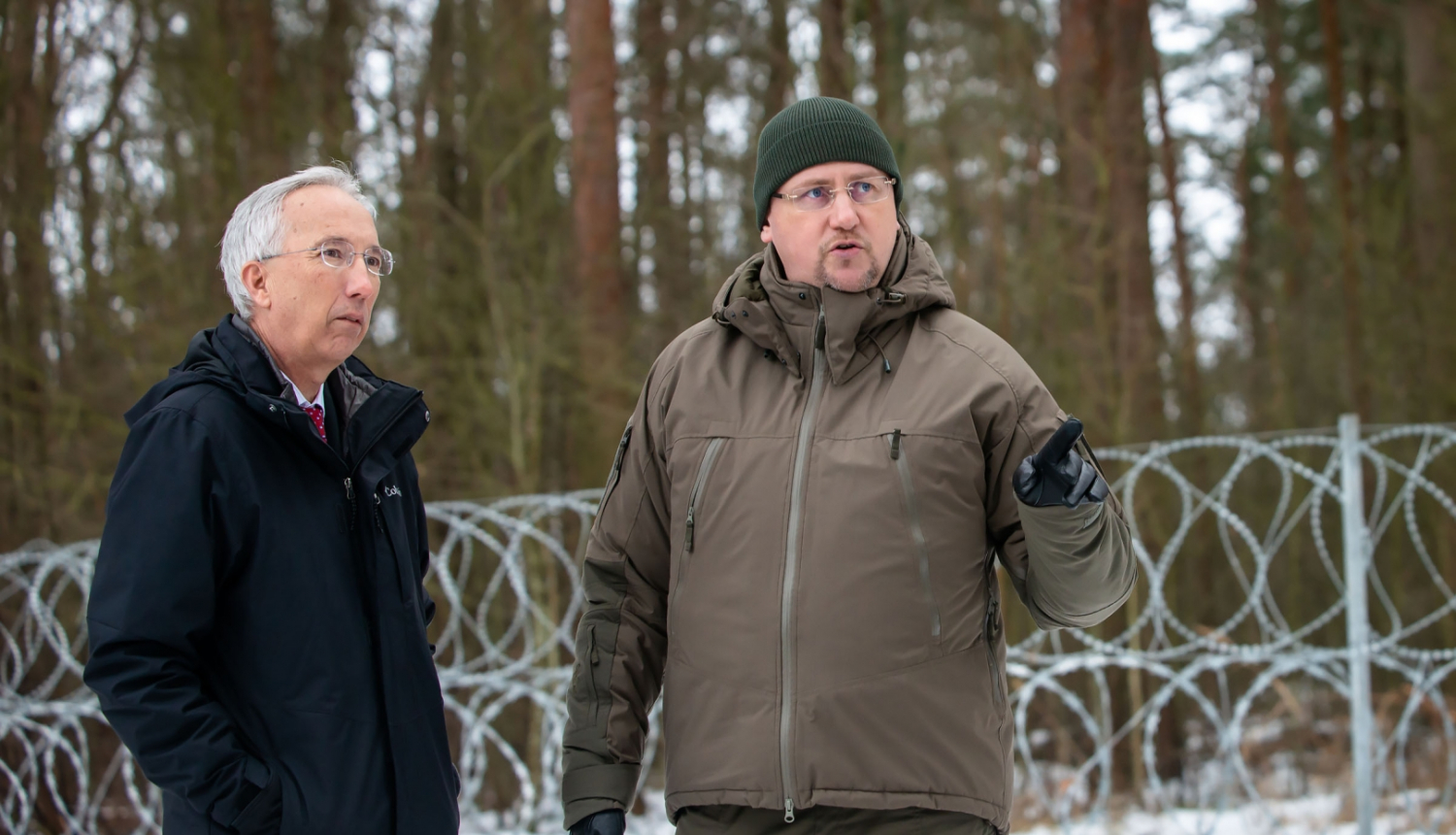 FOTO: ASV vēstnieks Latvijā uz robežas