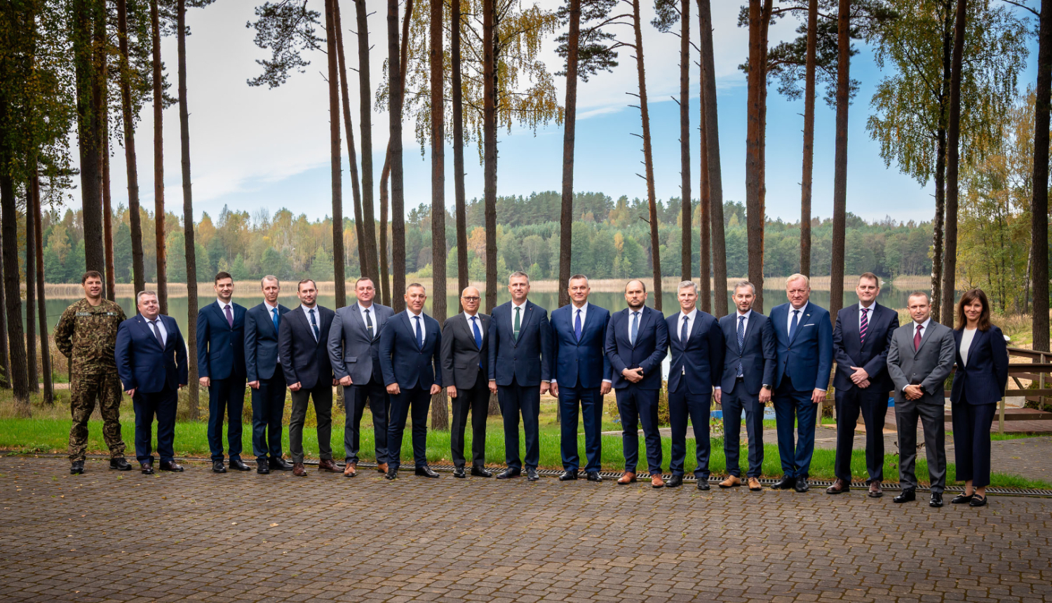 FOTO: Dalībnieku kopbilde