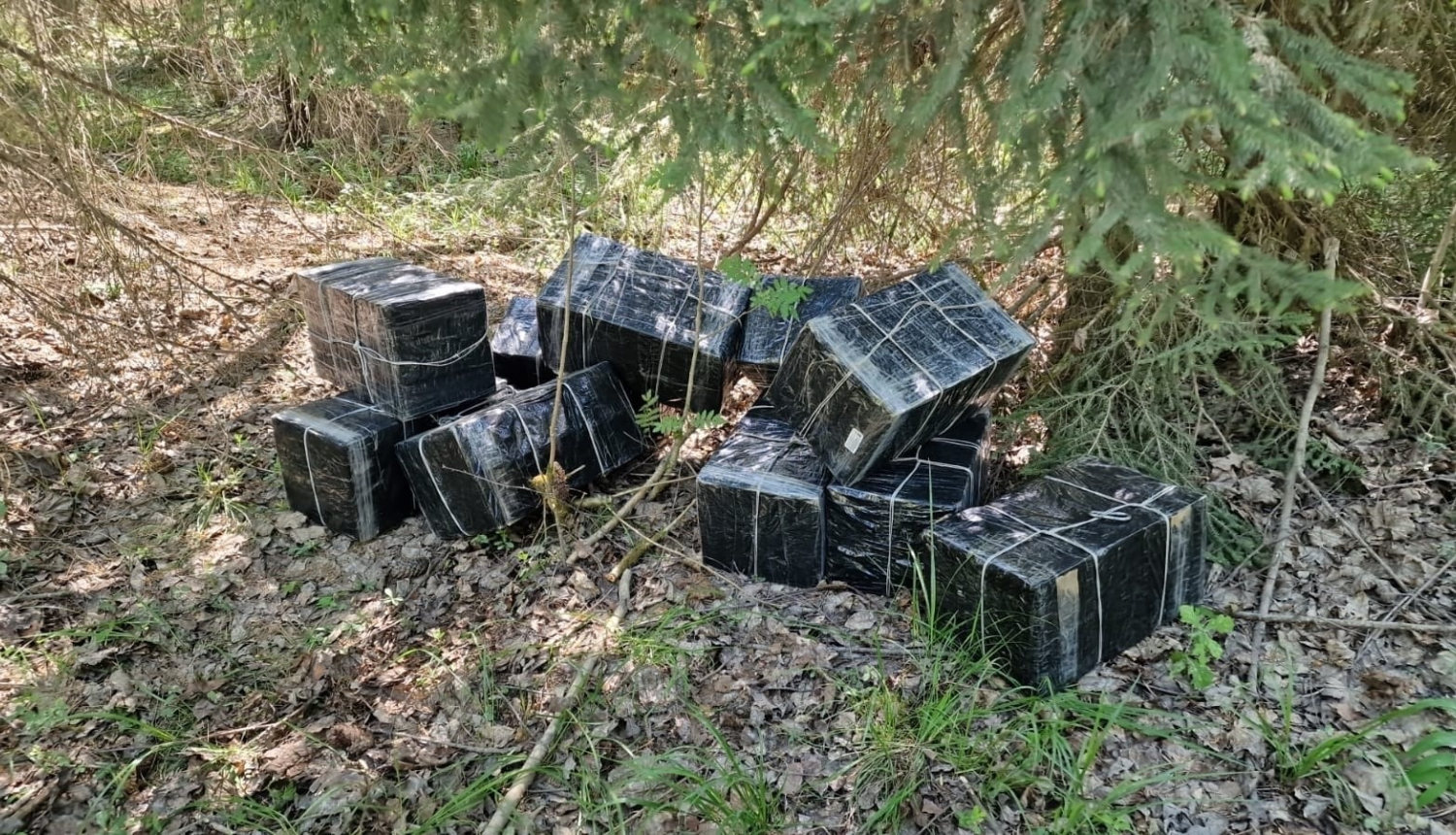 Robežsargi izņem 100 000 kontrabandas cigarešu
