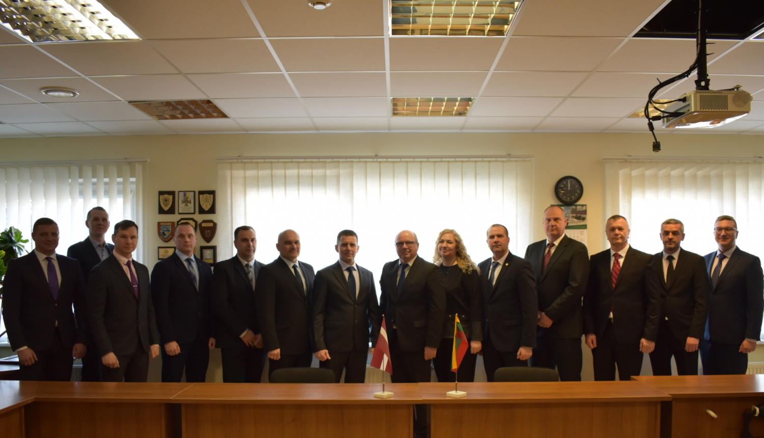 FOTO: Latvijas un Lietuvas pilnvaroto robežas pārstāvju kopbilde