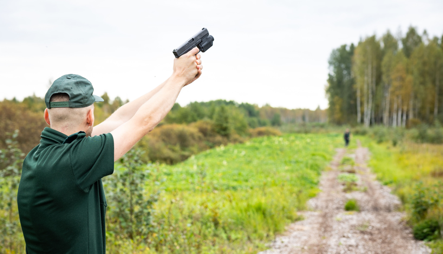 FOTO: Robežsargs ar ieroci