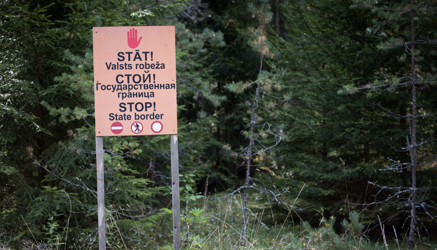 FOTO: Zīme "stāt! valsts robeža"