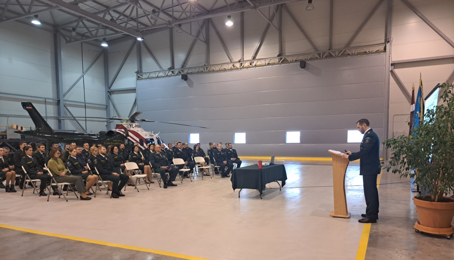 FOTO: VRS Aviācijas un speciālo operāciju pārvaldes personāls sanāksmē