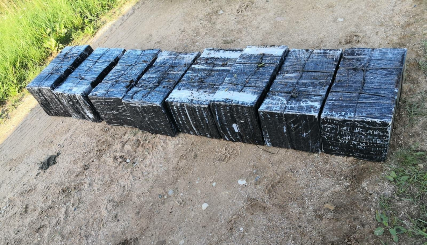 Robežsargi izņem 80 000 kontrabandas cigarešu