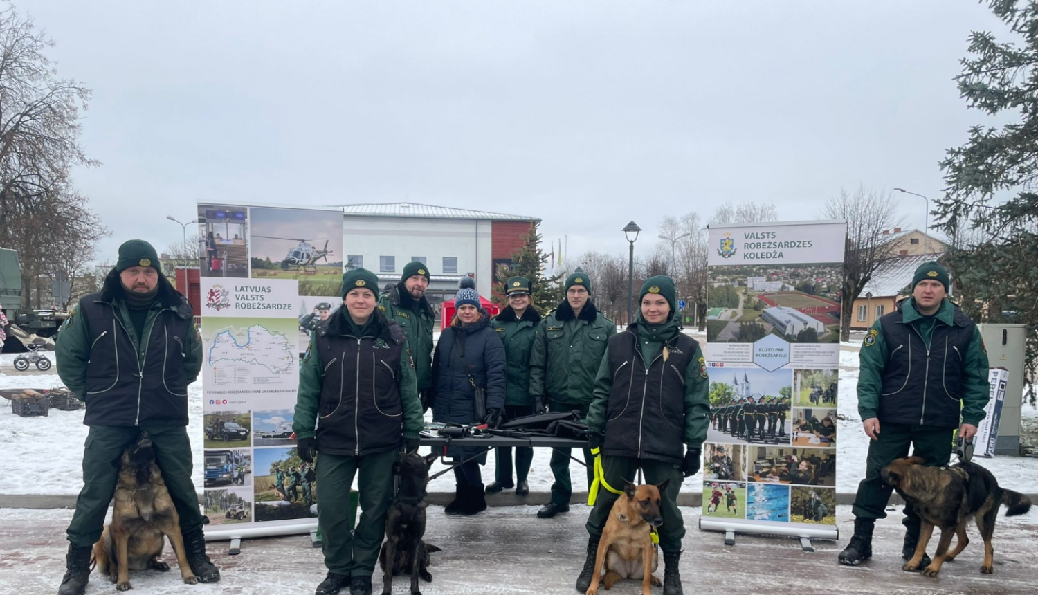 Valsts robežsardzes Daugavpils pārvaldes amatpersonas piedalījās interaktīvajā pasākumā “Vienā rindā”