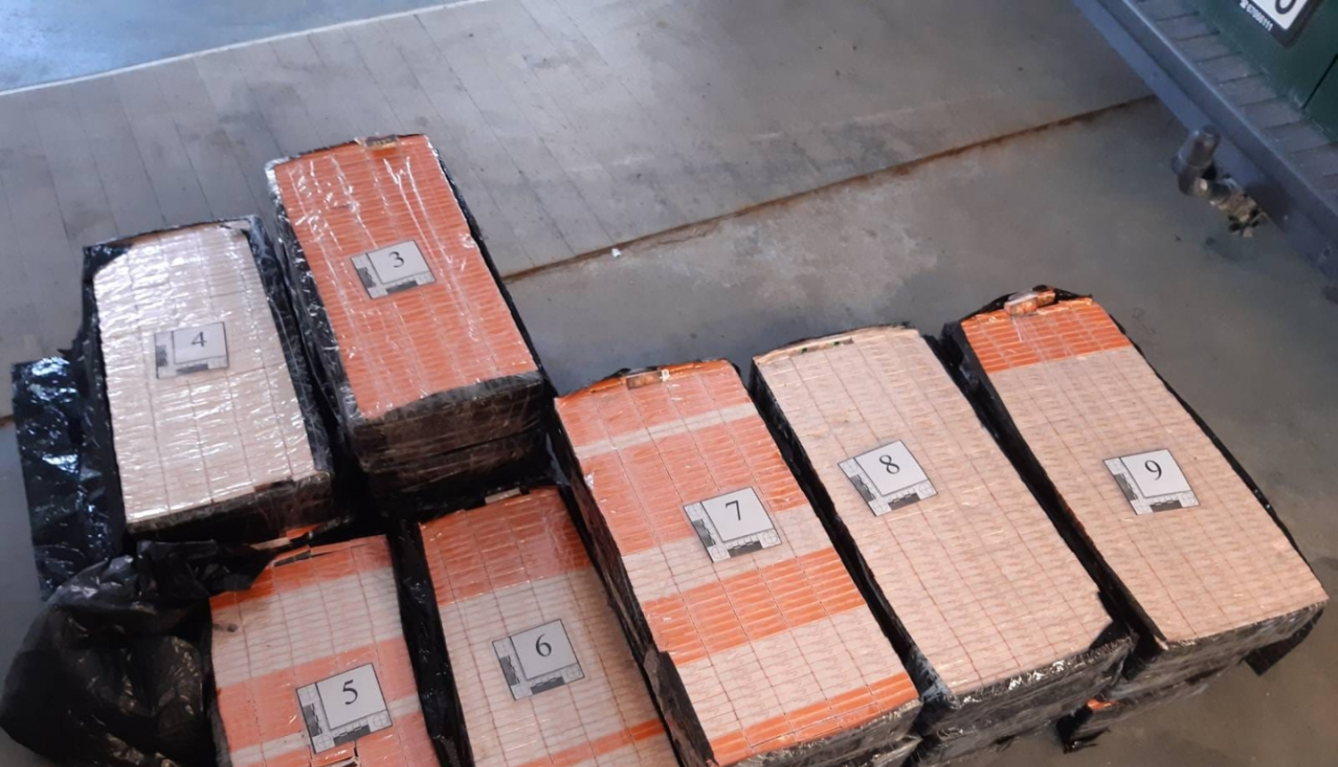 Robežsargi izņem 79 000 kontrabandas cigarešu