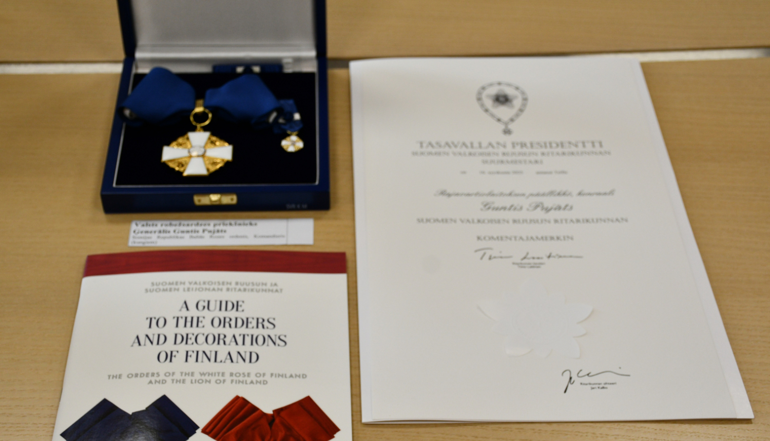 FOTO: Somijas Republikas Baltās Rozes komandiera ordenis
