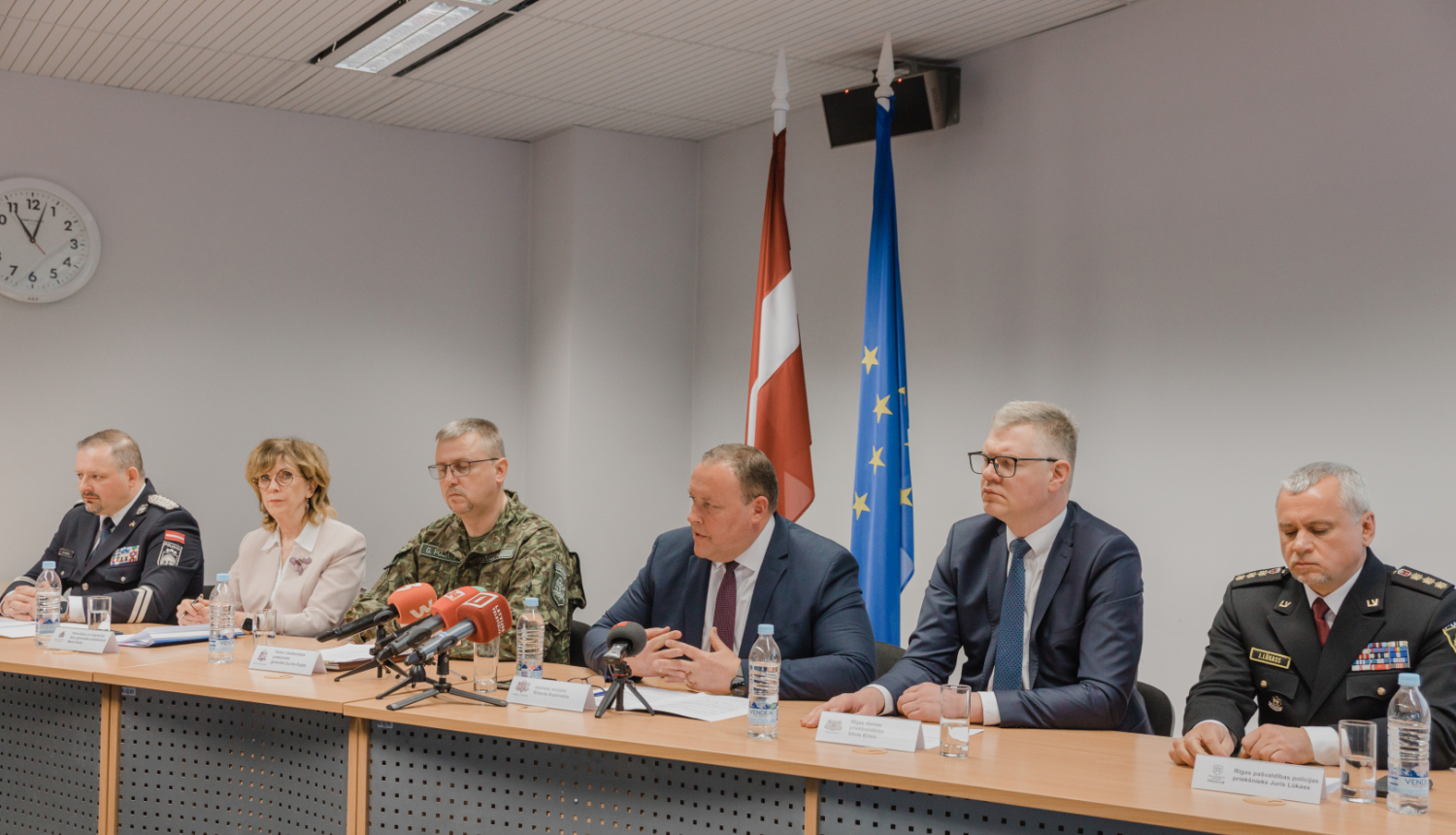 FOTO: Kopbilde no preses konferences