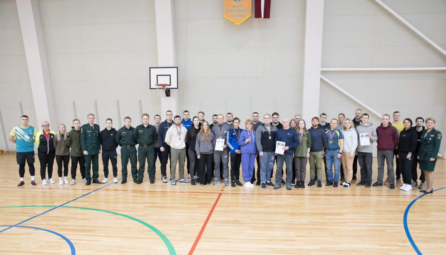 FOTO: Peldēšanas sacensības