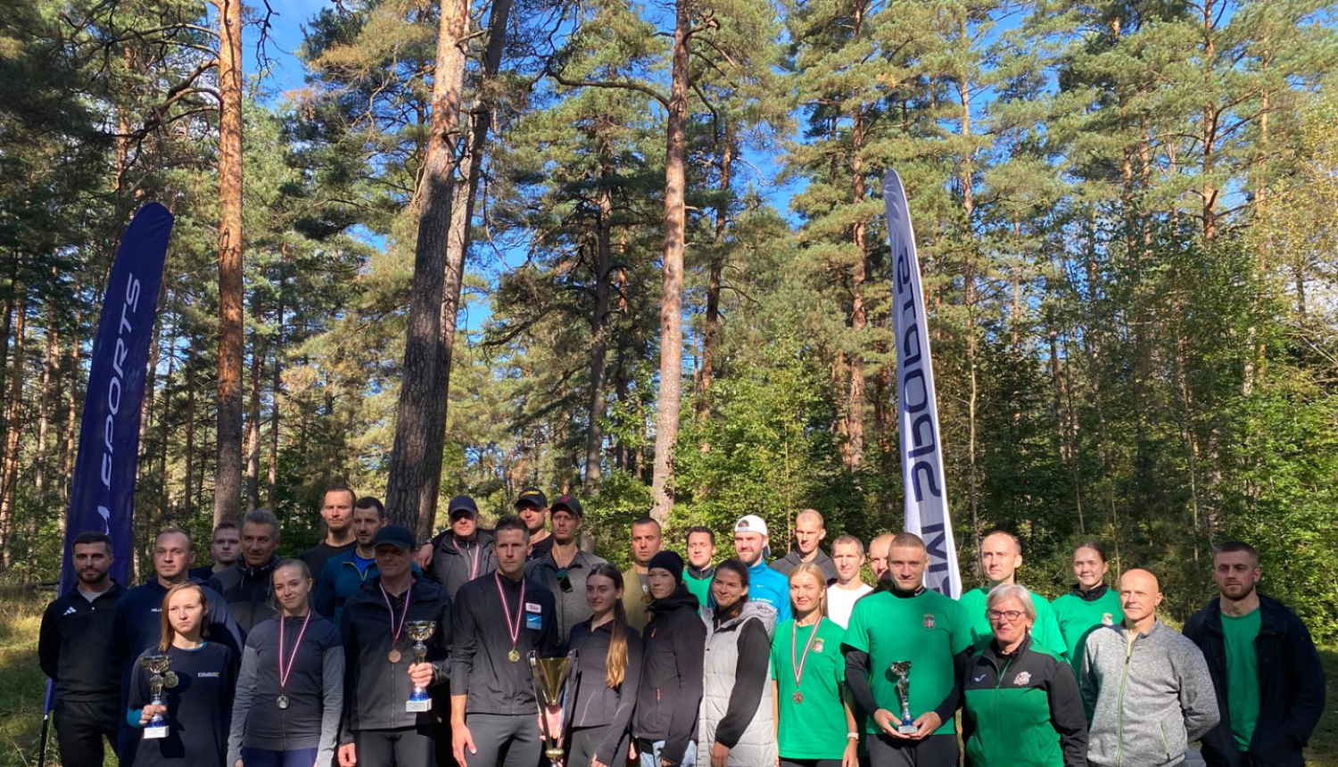 FOTO: Vieglatlētikas krosa dalībnieki