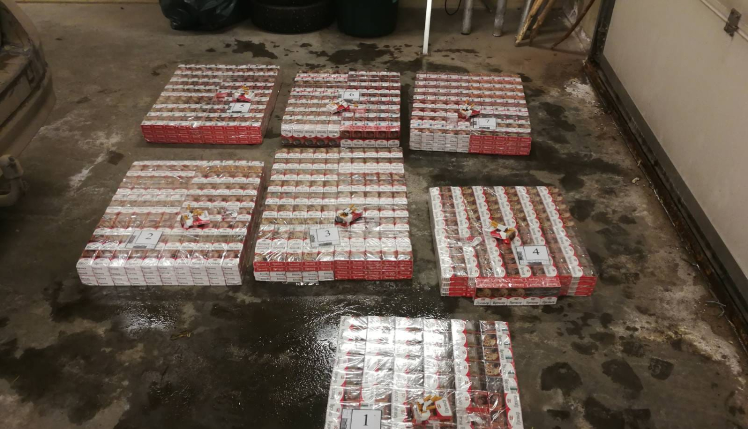 FOTO: Kontrabandas cigaretes