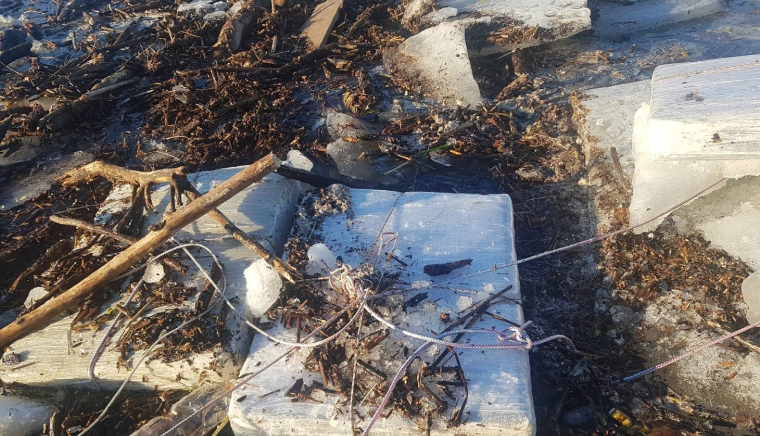 FOTO: Kontrabandas cigaretes