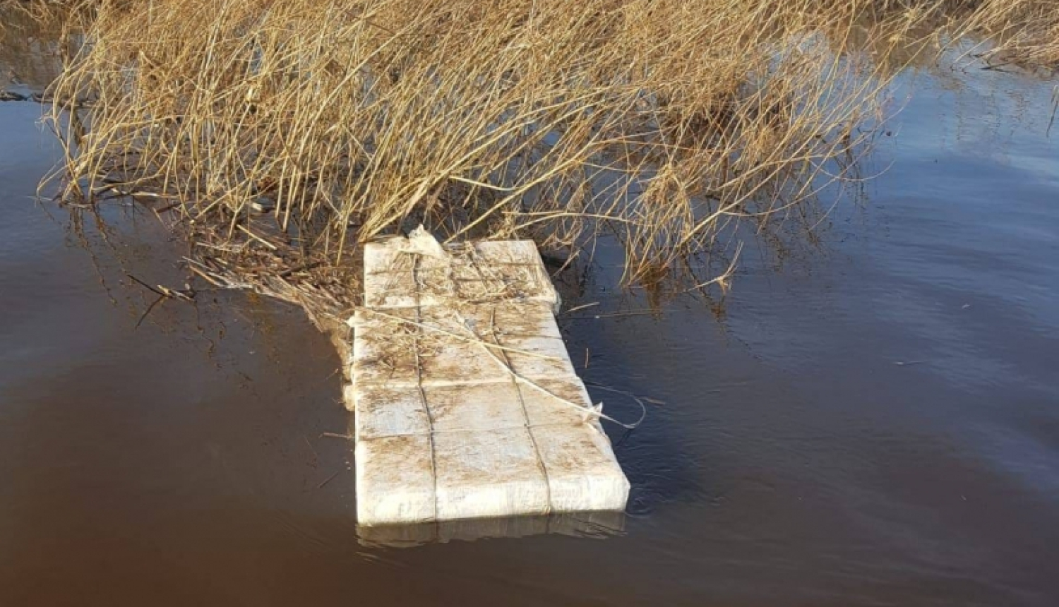 FOTO: Kontrabandas cigaretes