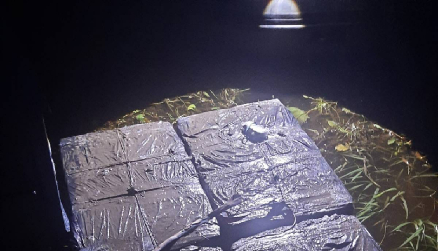 FOTO: Kontrabandas cigaretes