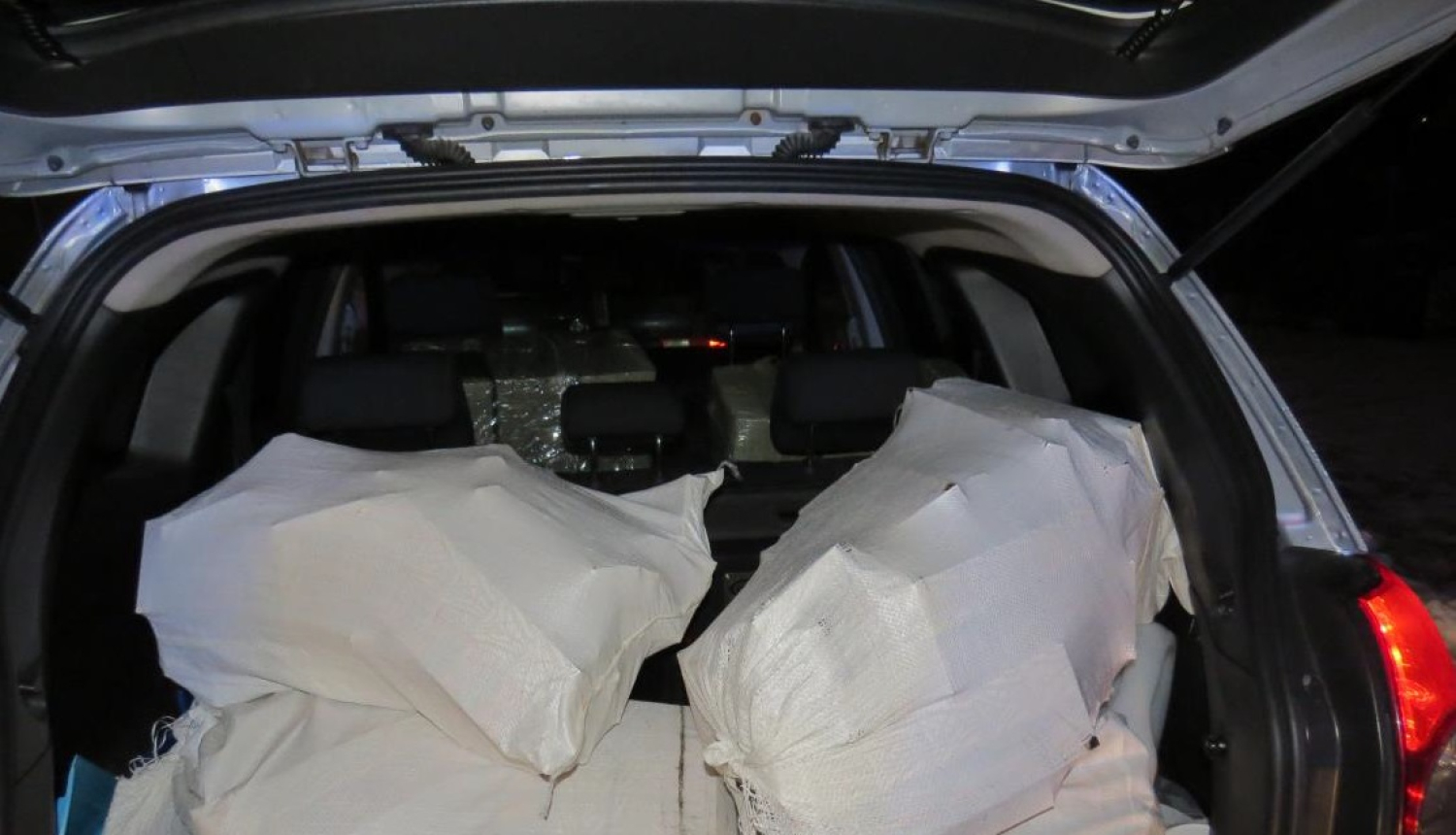 FOTO: Kontrabandas cigaretes