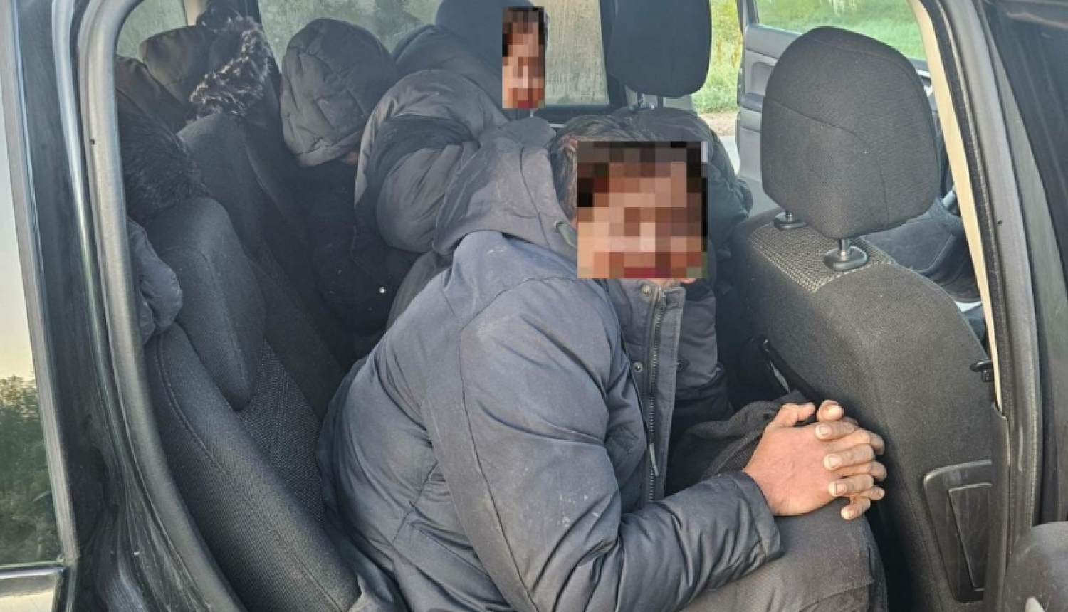 FOTO: Aizturētie migranti