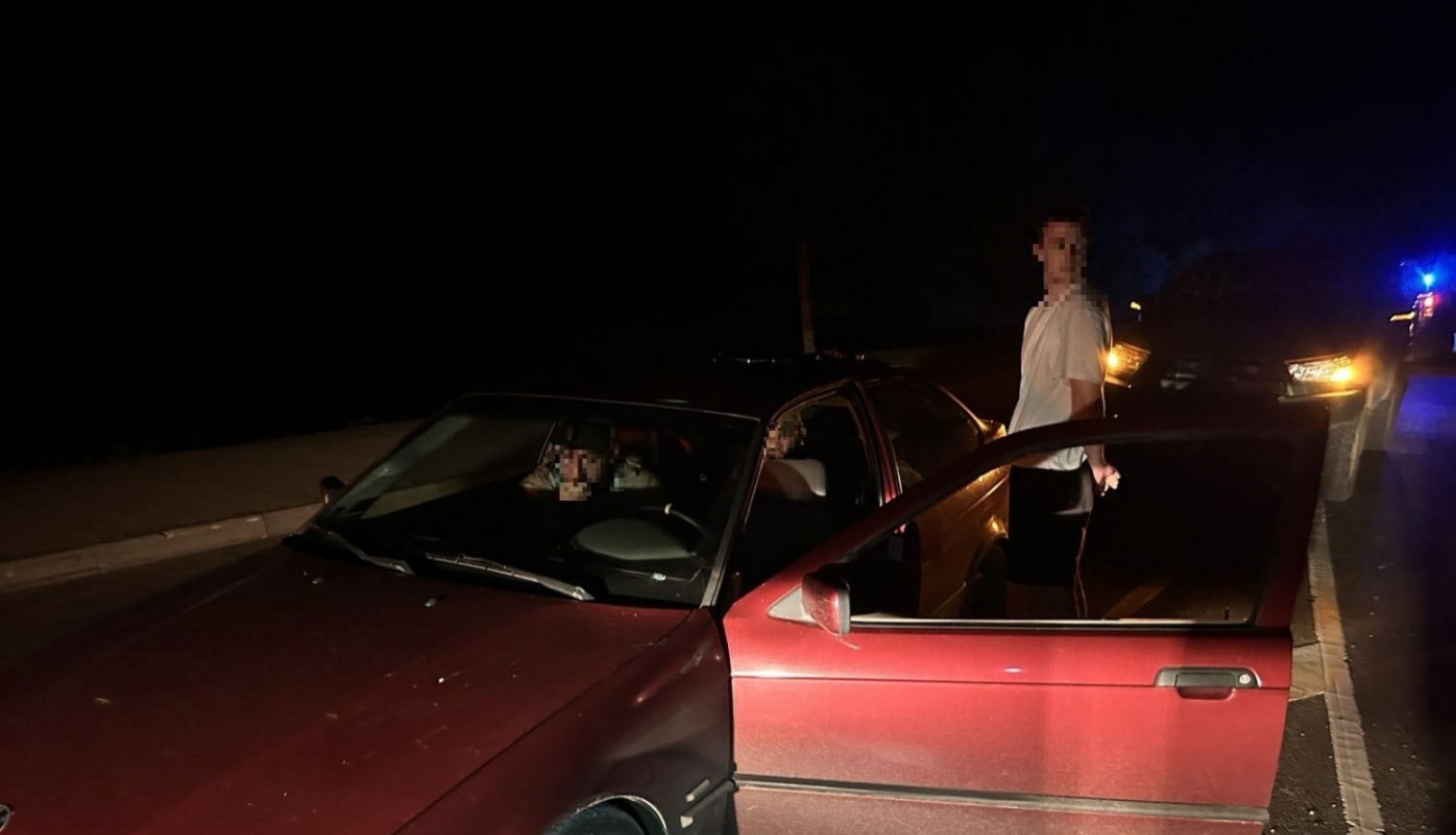 FOTO: Aizturētais migrantu pārvadātājs