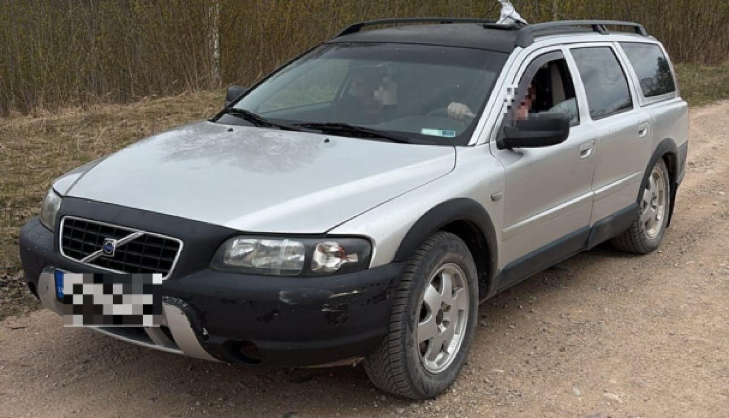 FOTO: Pārkāpēju automašīna