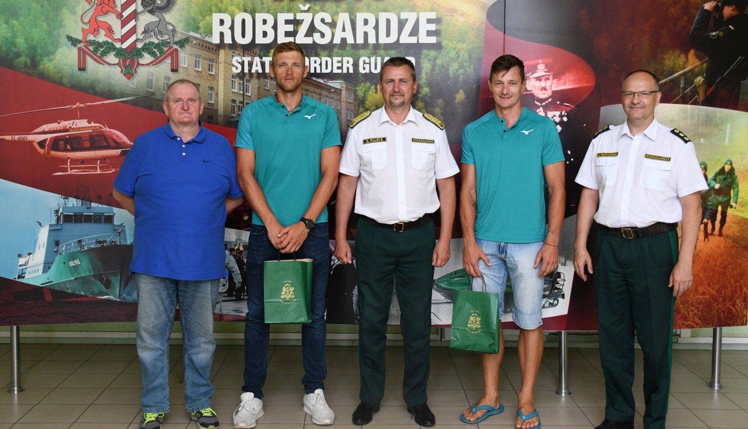 FOTO: Volejbolisti kopā ar VRS vadību