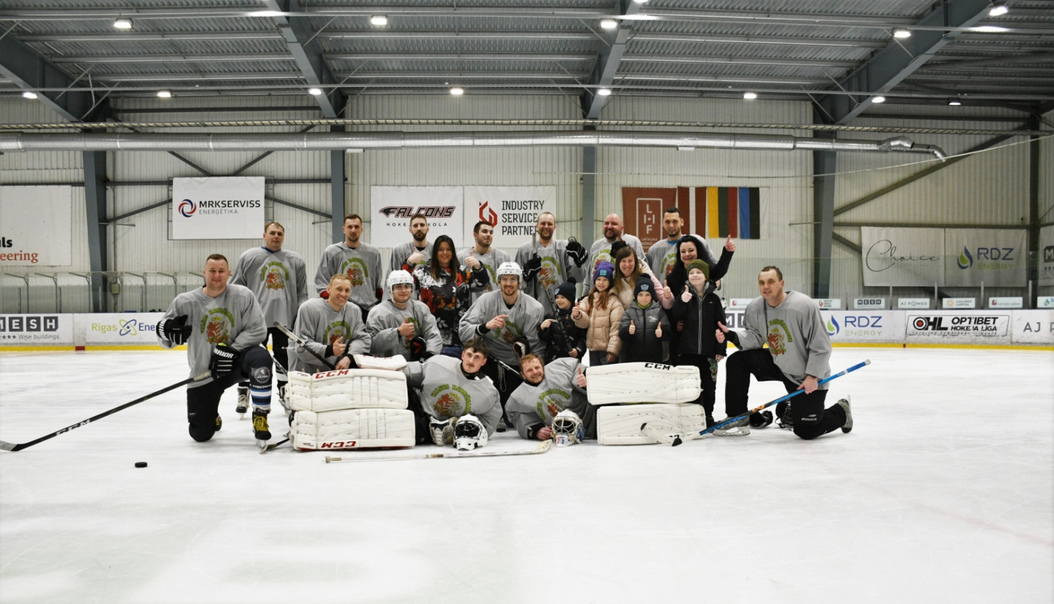 FOTO: VRS hokeja komanda piedalās operatīvo dienestu hokeja turnīrā “Operatīvo dienestu kauss”