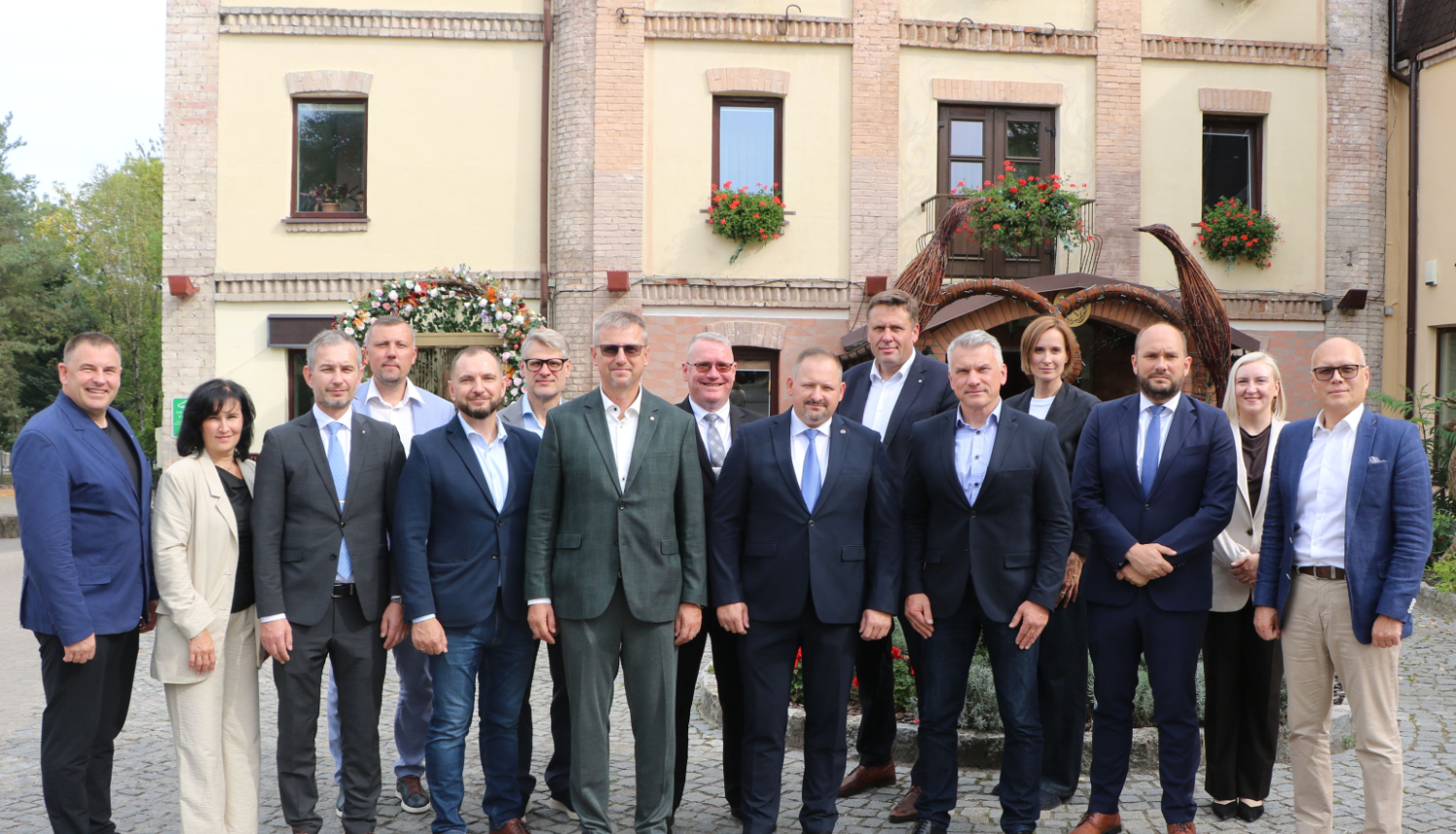 FOTO: VRS priekšnieks sanāksmē