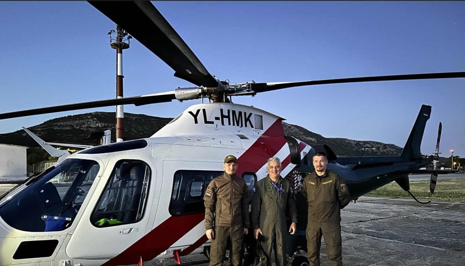 FOTO: VRS helikopters ar apkalpi