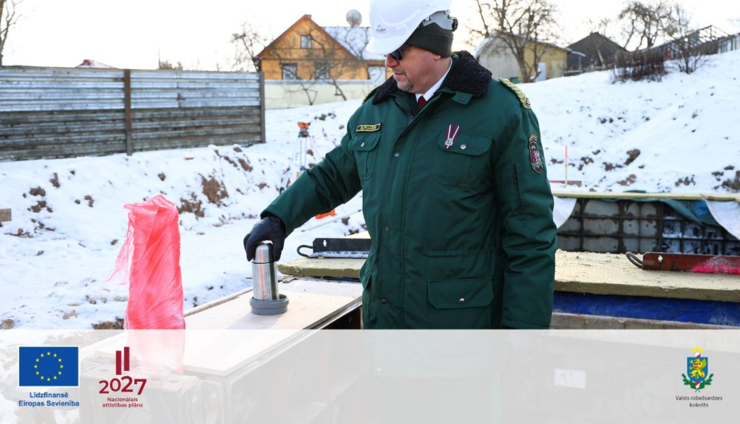 FOTO: Kapsulas iemūrēšana