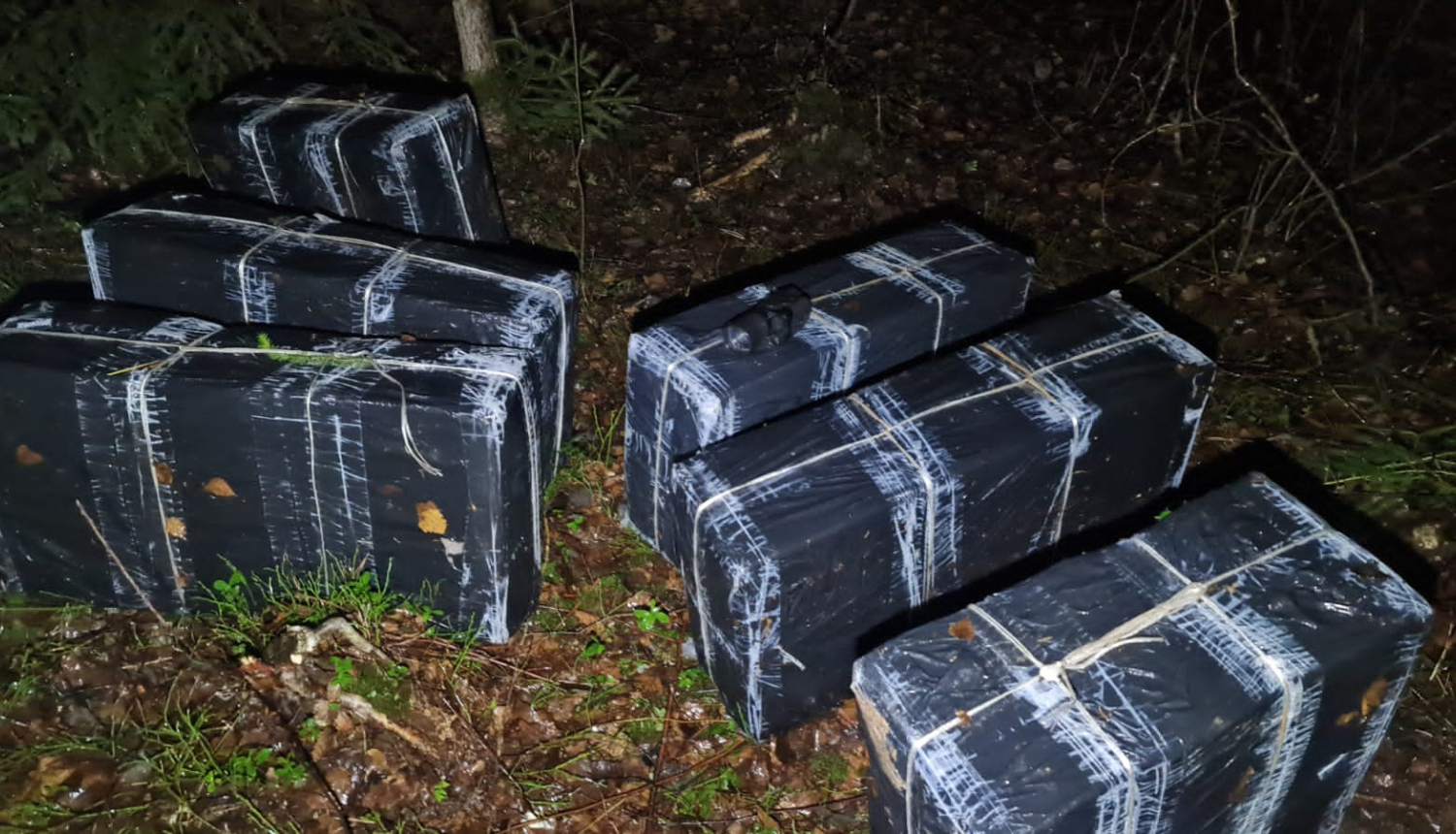 FOTO: Kontrabandas cigaretes