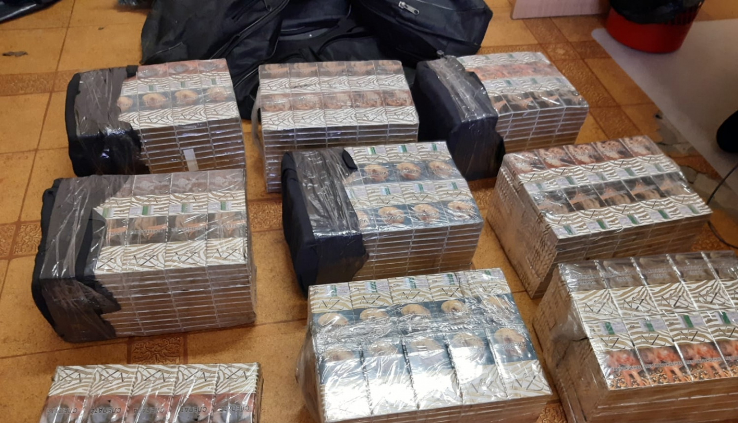 Robežsargi izņem 40 000 kontrabandas cigarešu