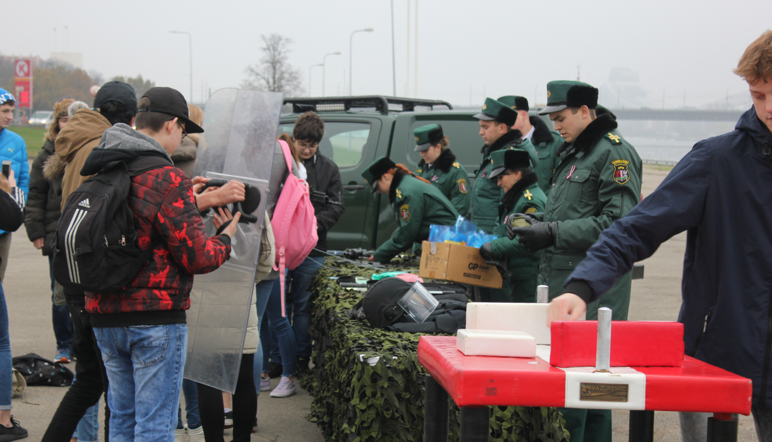 Foto Rīgas pasažieru ostā interaktīvs pasākums , par godu Valsts Robežsargu dienai 