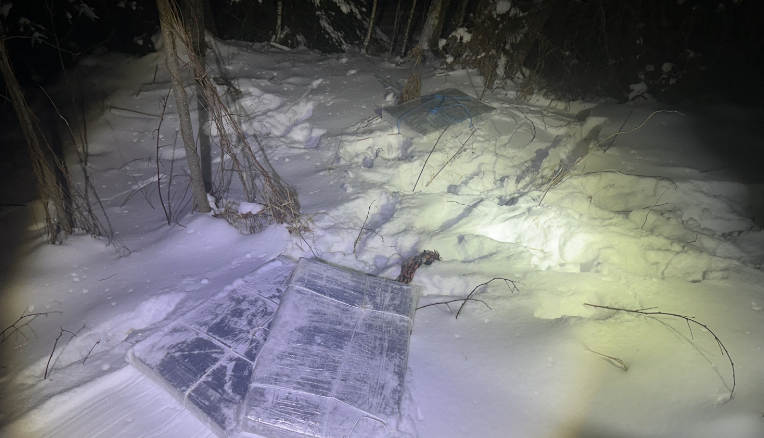 Robežsargi izņem 24 320 kontrabandas cigarešu