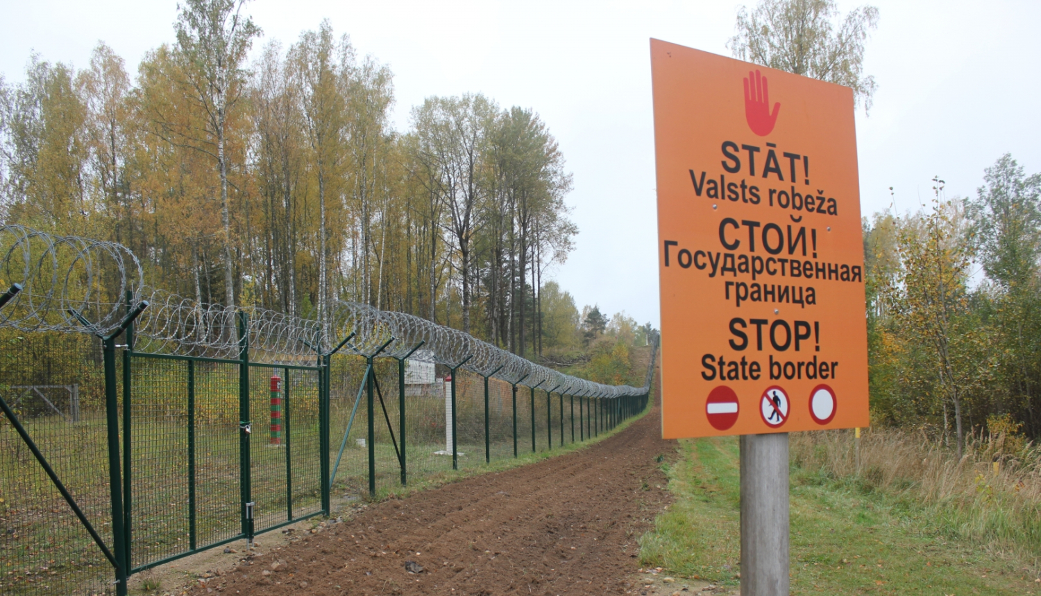 FOTO: Uzraksts "Stāt! Valsts robeža"